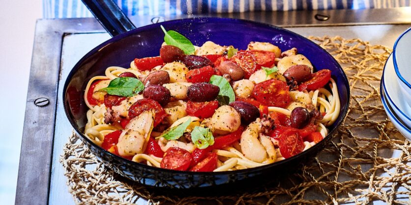 découvrez la cuisine italienne, une célébration des saveurs authentiques et des ingrédients frais. plongez dans des recettes traditionnelles, des pâtes faites maison aux délices des desserts comme le tiramisu, pour une expérience culinaire riche en passion et en créativité.