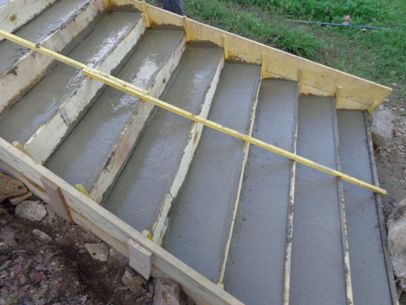 transformez votre espace avec notre service de rénovation d'escalier en béton. donnez une nouvelle vie à vos escaliers grâce à des techniques modernes et un design personnalisé, alliant durabilité et esthétisme.