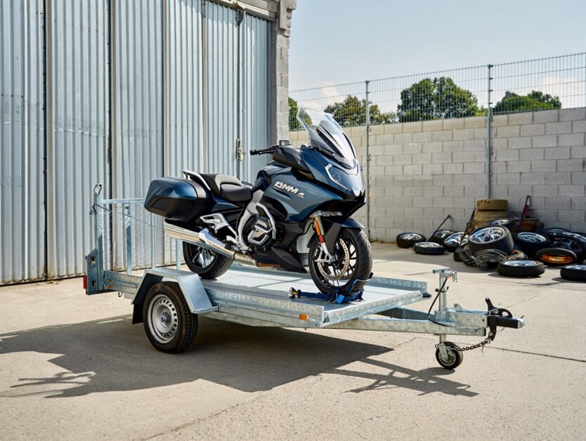 louez une remorque moto en 2025 pour transporter votre deux-roues en toute sécurité. offres adaptées à tous les besoins, tarifs compétitifs et réservation facile en ligne !