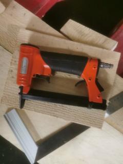 louez une agrafeuse pour plancher chauffant en 2025. pratique et efficace pour installer votre chauffage au sol. découvrez nos offres de location adaptées à vos besoins de travaux !