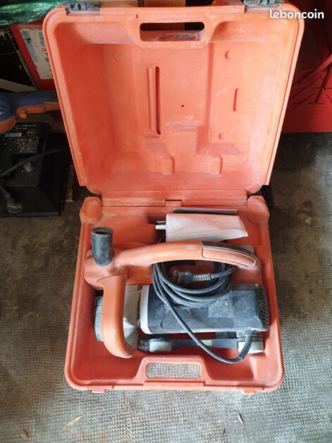 découvrez notre rainureuse avec aspirateur intégré : l’outil idéal pour réaliser des saignées propres et sans poussière dans vos murs. parfaite pour électriciens et bricoleurs exigeants.
