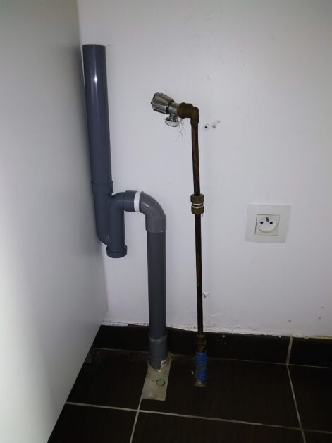 découvrez comment réparer efficacement une fuite sur un tuyau pvc difficile d’accès. astuces, outils et solutions durables pour stopper l'eau sans gros travaux !