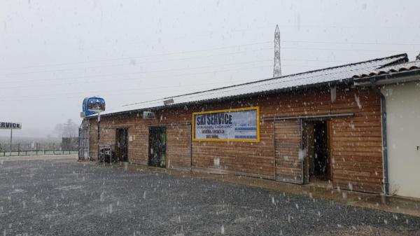 louez des chaînes à neige à bordeaux pour une conduite sécurisée en hiver. service rapide, simple et adapté à tous types de véhicules.