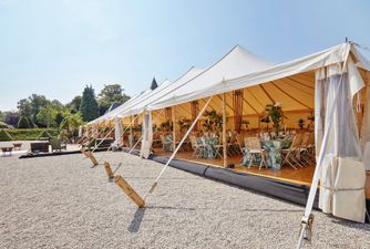 découvrez comment choisir la tente événement idéale pour 2025 avec notre guide complet de location de tonnelles. profitez d'un espace couvert et élégant pour vos événements.