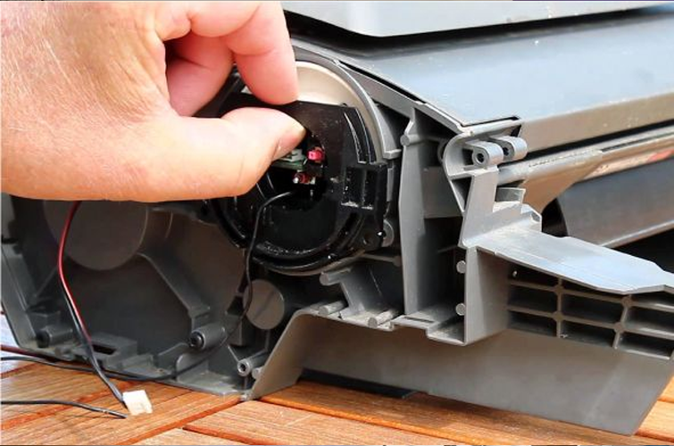 découvrez nos solutions rapides et efficaces pour réparer le moteur de votre volet roulant et retrouver un confort optimal chez vous.