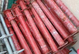 découvrez comment choisir le meilleur matériel pour la location d'étai en 2025, avec des conseils pratiques et des options adaptées à vos besoins.