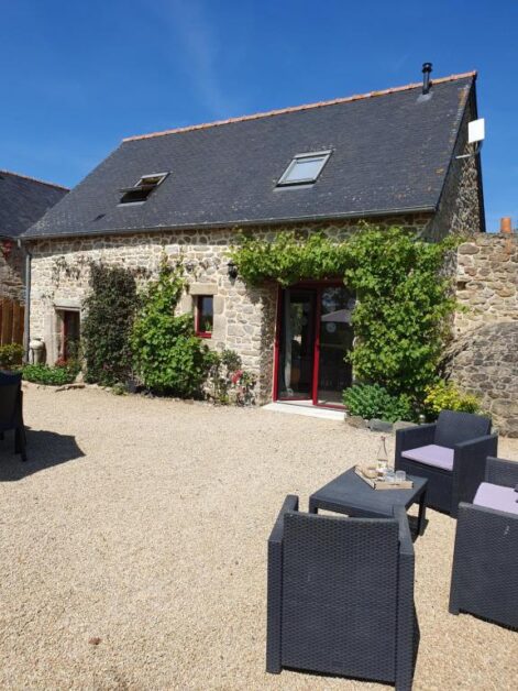 louez une chèvre pour entretenir votre jardin en 2025. solution écologique et naturelle pour un espace vert propre et sain.