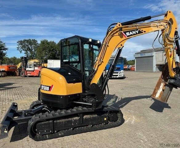 découvrez comment choisir entre une mini pelle sany ou yanmar en fonction de vos besoins, performances et budget pour vos travaux de chantier.