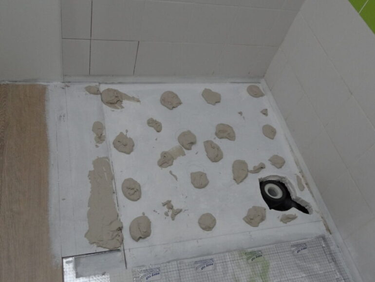 découvrez comment bien coller un receveur de douche pour assurer une installation étanche et durable. guide pratique et conseils essentiels pour réussir votre projet de salle de bain.