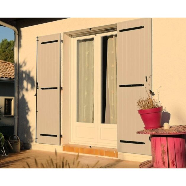 découvrez notre volet bois 2 vantaux, alliant esthétisme et robustesse pour protéger et embellir votre maison avec style et qualité.